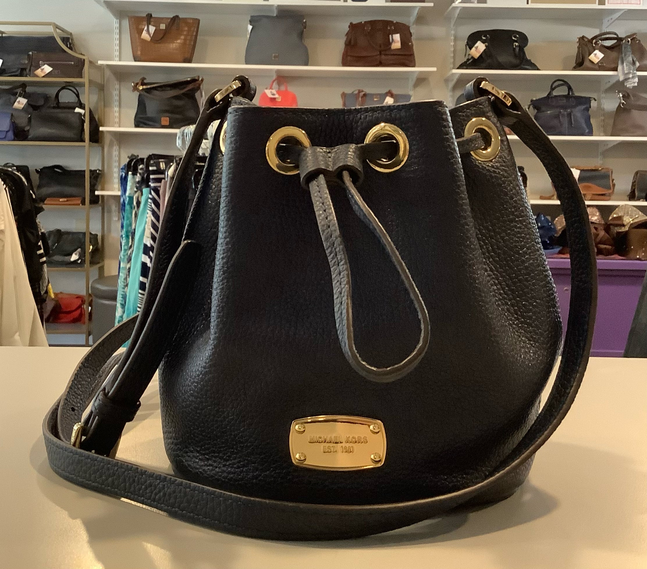 Micheal kors online bucket bag/crossbody