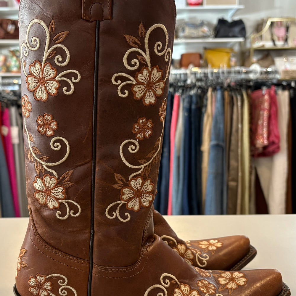 
                      
                        8 Gypsy Rose Boots
                      
                    