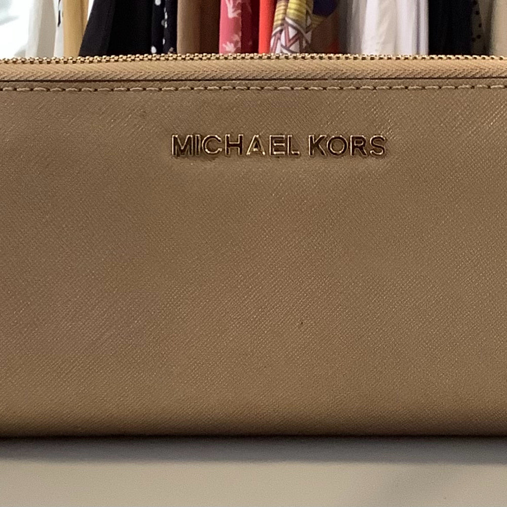 Michael Kors Jet Set Travel Wallet