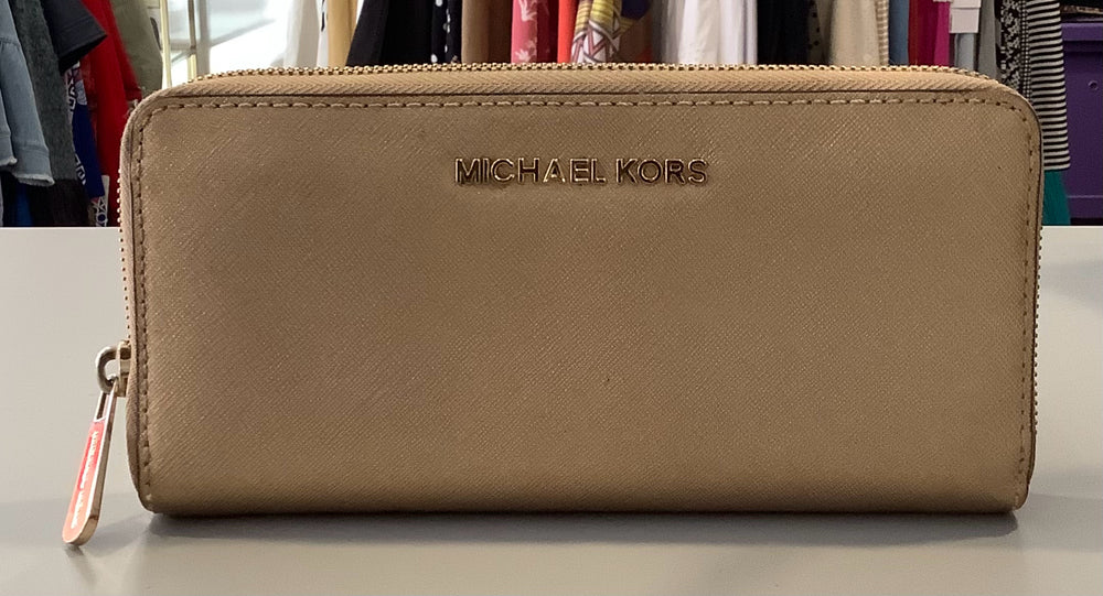 Michael Kors Jet Set Travel Wallet