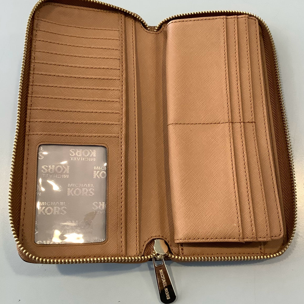 
                      
                        Michael Kors Wallet
                      
                    