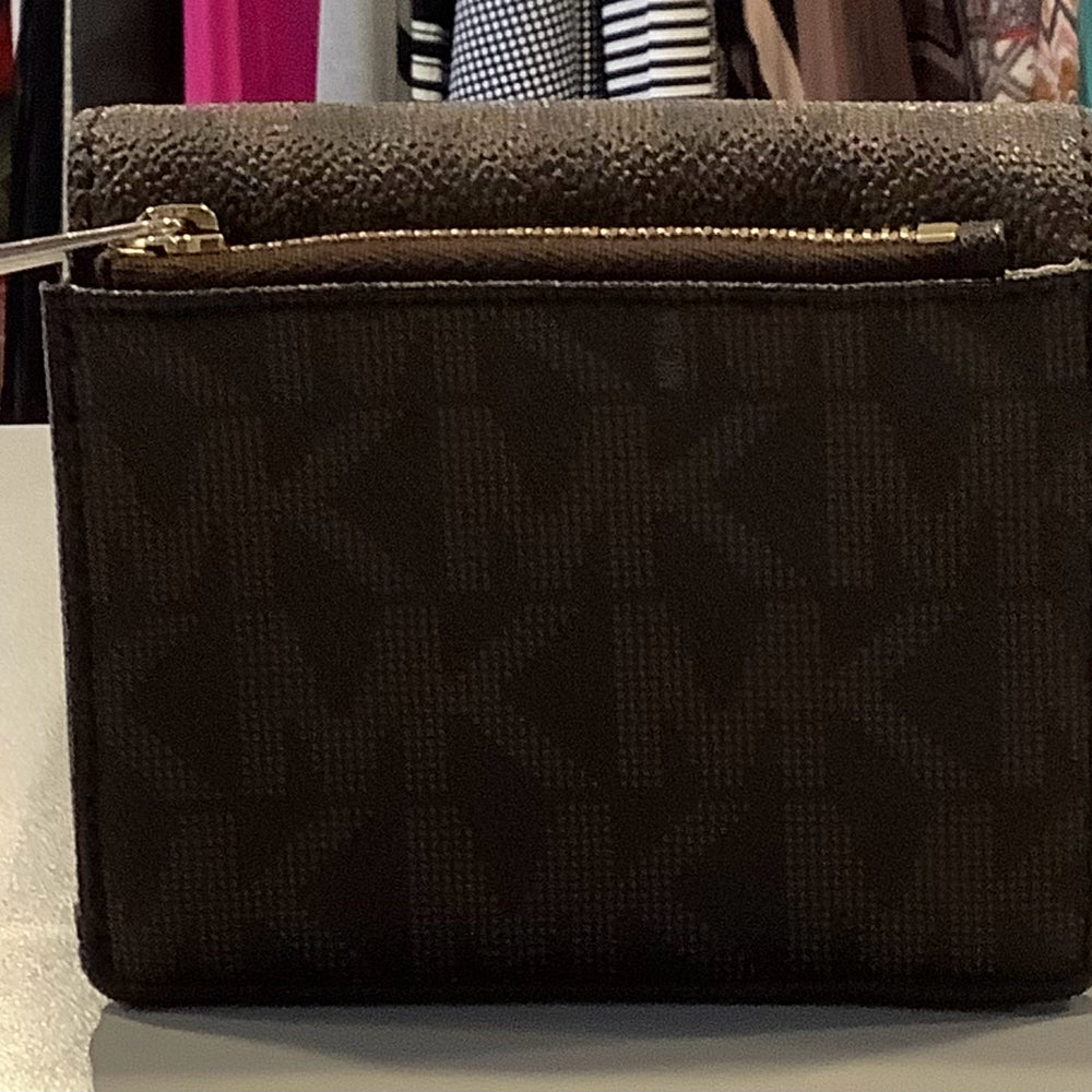 
                      
                        Michael Kors Mongram Wallet
                      
                    