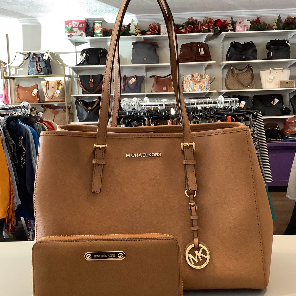 
                      
                        Michael Kors Jet Set Saffiano Leather Tote Bag
                      
                    