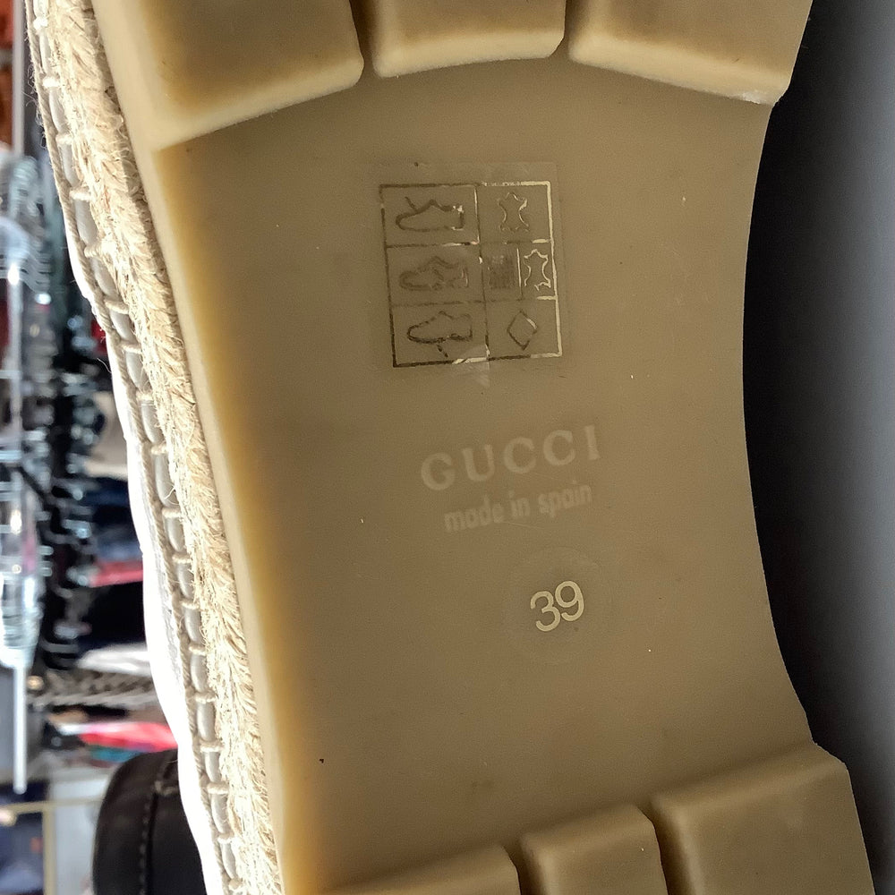 
                      
                        39 Gucci Espradrilles
                      
                    