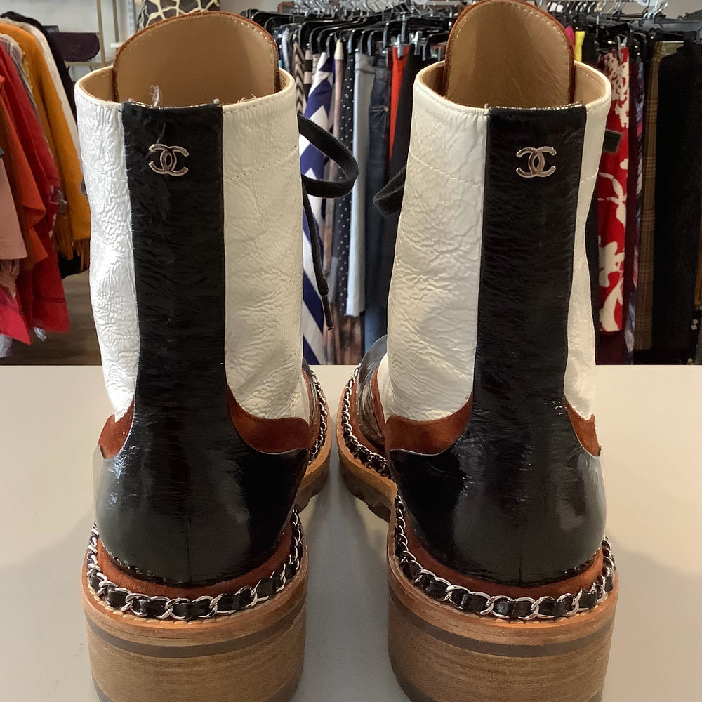 
                      
                        40 Chanel Boots
                      
                    