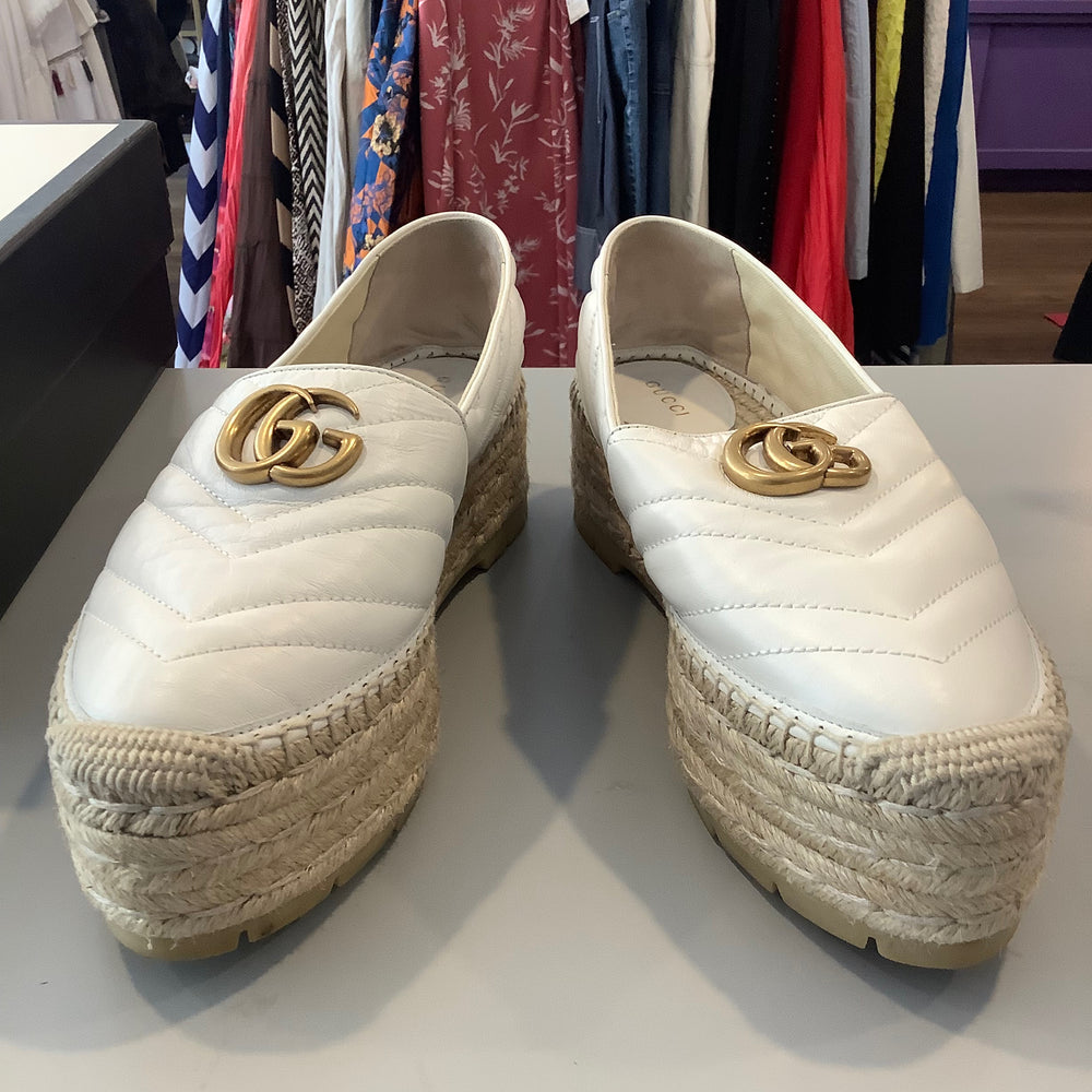 
                      
                        39 Gucci Espradrilles
                      
                    