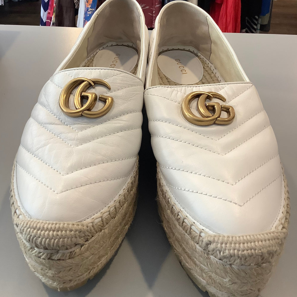 
                      
                        39 Gucci Espradrilles
                      
                    